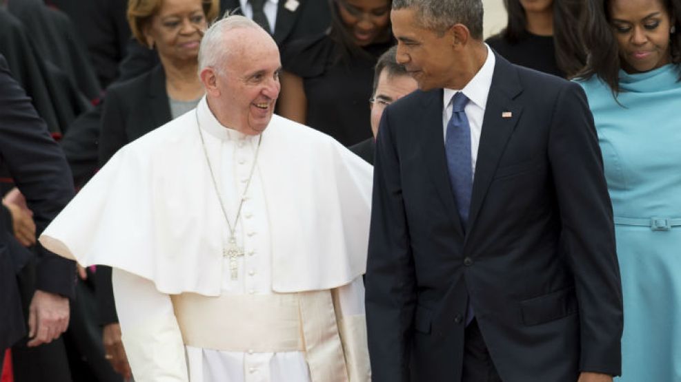 El Papa Francisco llegó ayer a los Estados Unidos y fue recibido por Obama junto a su familia.