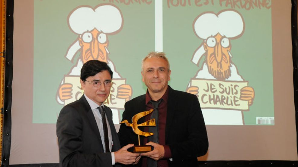 El premio Perfil a la Libertad de expresión internacional 2015 fue para la publicación Charlie Hebdo, y lo recibió Antonio Fischetti.