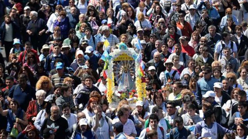 La peregrinación a Luján constituye uno de los acontecimientos de religiosidad popular más importante del país. 