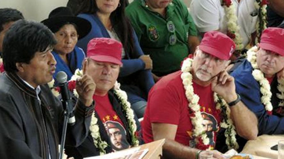 Evo Morales recordó al Che en el aniversario de su muerte iaugurando un complejo educacional en Vallegrande.
