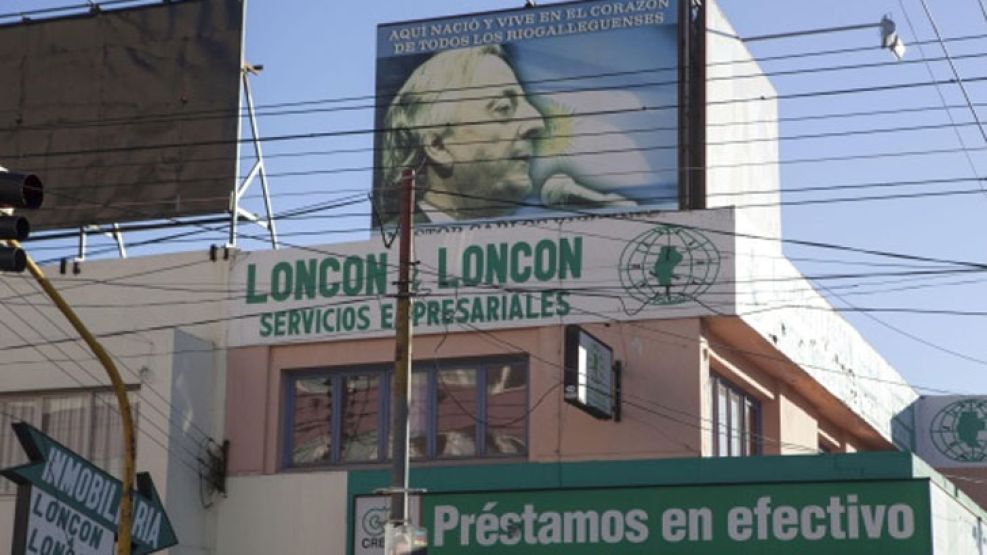 El País se sorprendió porque "la imagen de Kirchner está en todos lados".