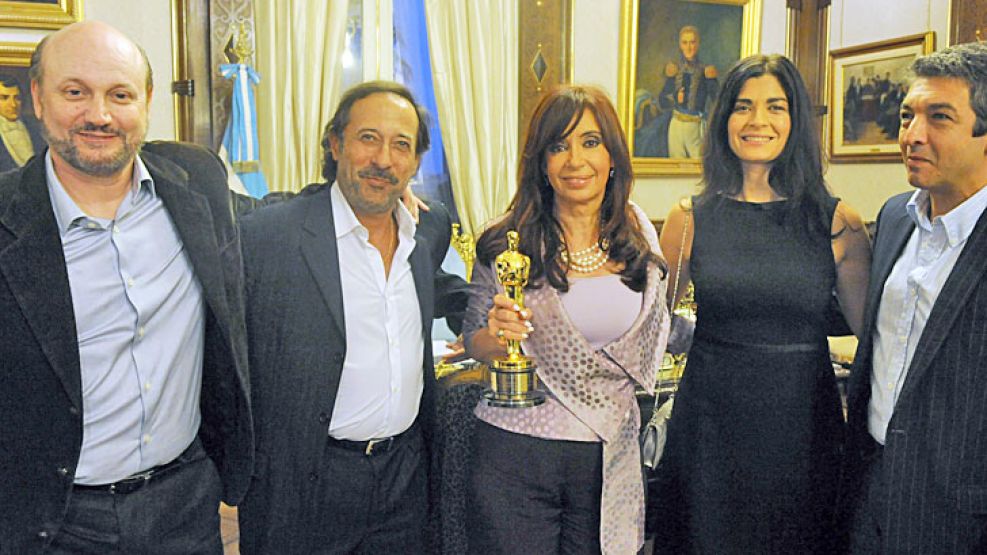 Cambio. Al ganar el Oscar fue recibido por CFK. Ahora propuso votar por Macri.