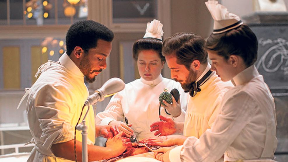 Lucy. Eve Hewson personifica a una enfermera en la serie que muestra un hospital en NY.