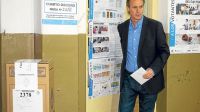Cautela. Bordet votó en la escuela Nº 2 “Almafuerte”, en Concordia. 