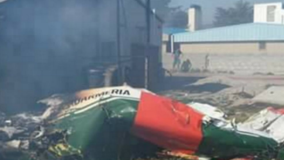 Una avioneta de la Gendarmería se precipitó en el patio de una vivienda en la localidad santacruceña de Las Heras.