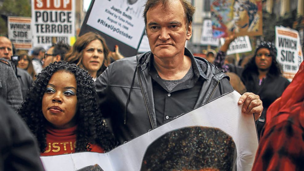 De pie en octubre. El director Quentin Tarantino el pasado 24 de octubre, marchando contra la violencia policial.