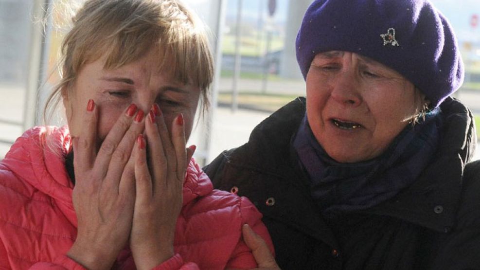 Los familiares de las víctimas de la tragedia aérea, en estado de shock.