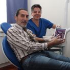 César Juriscich en el consultorio del odontólogo Dr Oscar Barboza especialista en sonrisas.