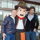 Nico Scarpino y Diego Moranzoni degustaron las deliciosas empanadas Don Antonio en la inauguración de la nueva sucursal Villa del Parque.