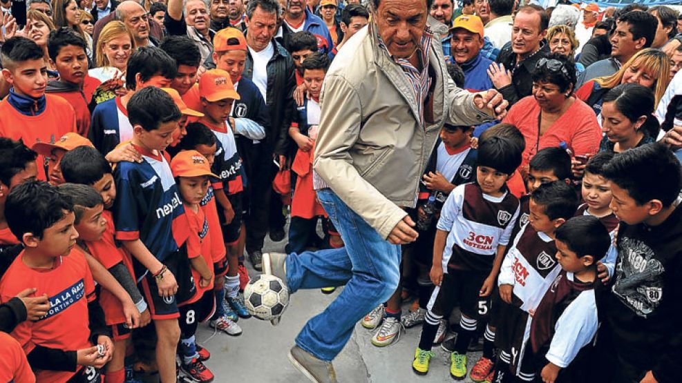 ‘Pichichi’. Así se hace llamar Scioli cuando juega al fútbol. Es como se le dice al goleador en España. 