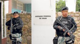 Miercoles. Un fuerte operativo durante el allanamiento al único juzgado federal de Orán, Salta. 