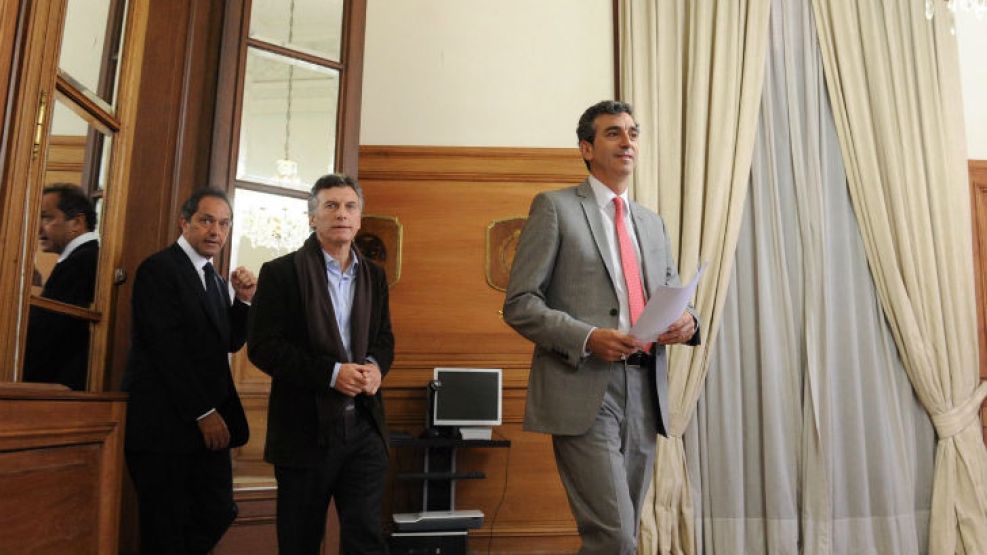 Daniel Scioli, Mauricio Macri y Florencio Randazzo, reunidos en 2012.