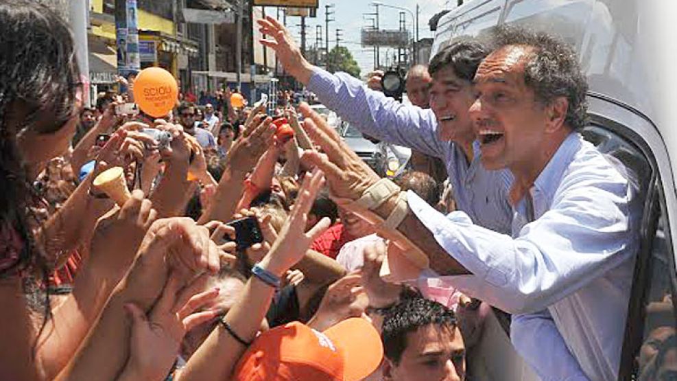 Fórmula. Ayer, en La Matanza, de recorrida con Zannini. Hicieron veinte metros en media hora.