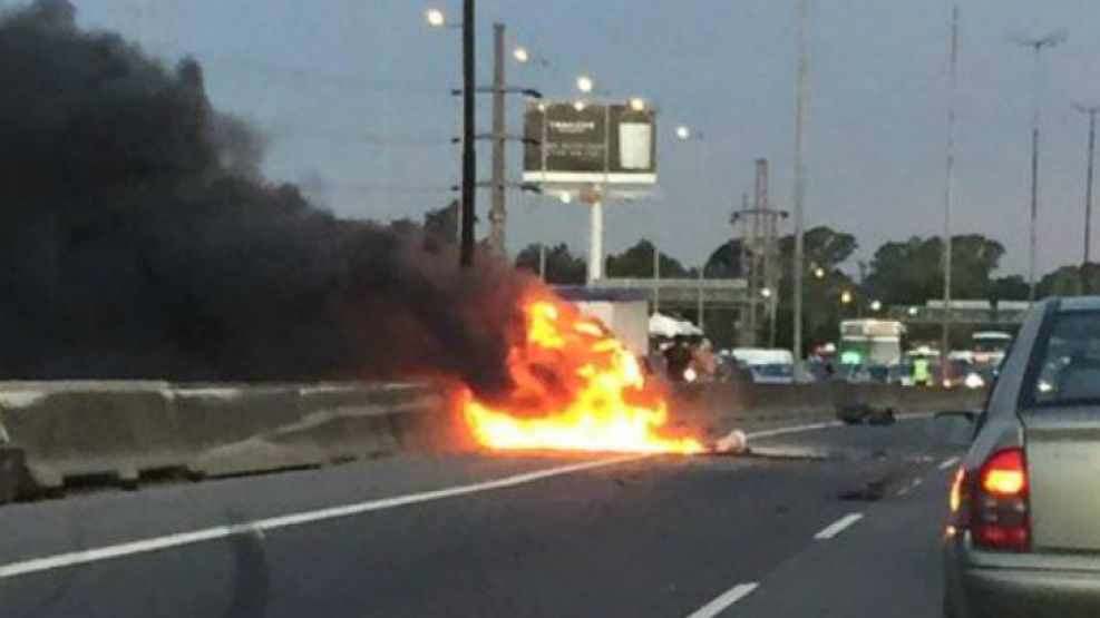 El auto provocó incidentes en Panamericana.