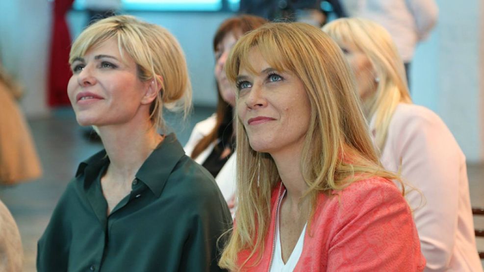 Magario (der.), junto a Karina Rabolini durante una acto de campaña.