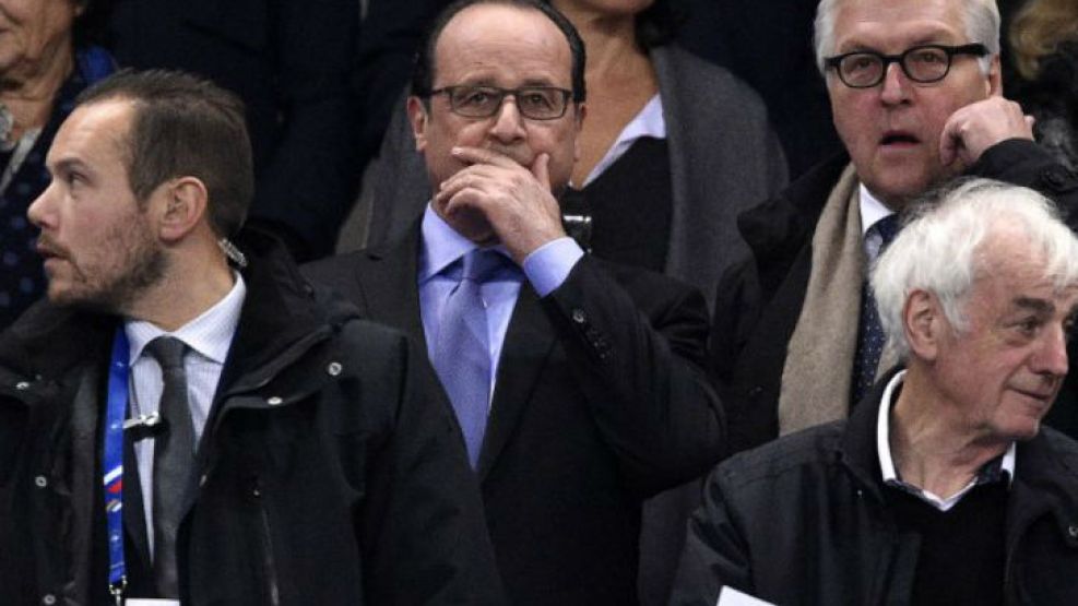 Al momento de los atentados, Hollande estaba en el Stade de France, donde se jugaba el partido amistoso entre Francia y Alemania,en la periferia de París.