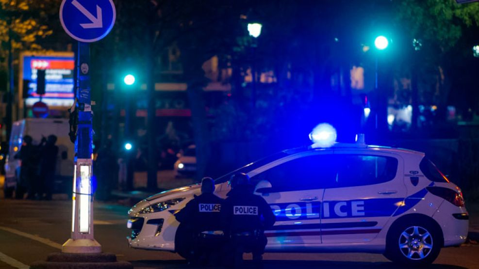 Se registran una serie de ataques terroristas en París.