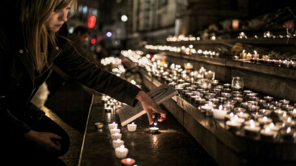 Hoy París se despertó sumida en la tragedia.