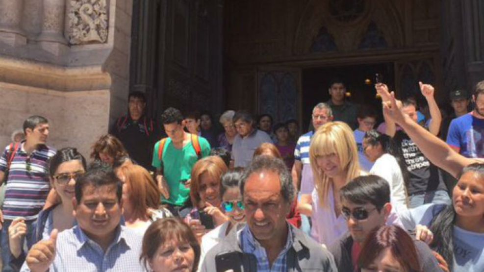 Daniel Scioli visitó la Basílica de Luján a un día del balotaje.