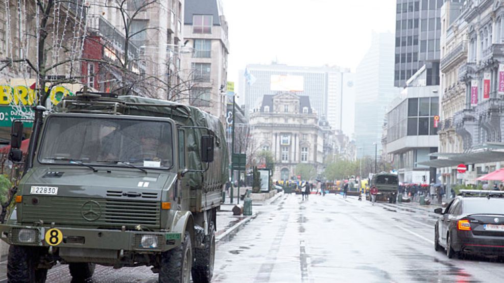 Patrullas. Las autoridades declararon el nivel 4 de alerta, el máximo, tras los ataques de París.