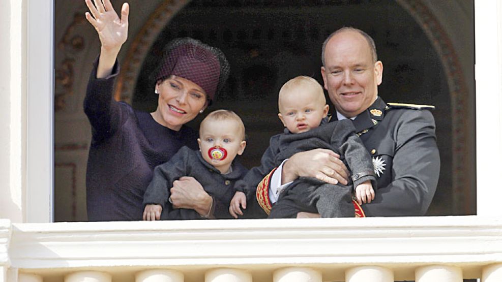 Tradición. Además de los bebés, Beatrice, reciente mujer de Pierre, se asomó por primera vez.