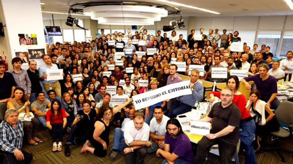 Los periodistas del medio realizaron una asamblea.