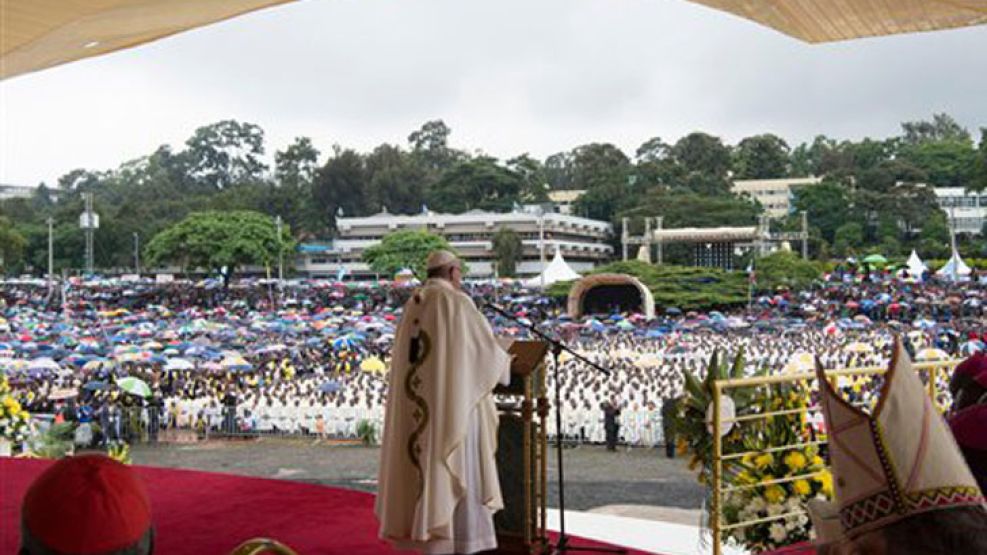 En su segundo día de la gira por África, el Papa emocionó con su discurso.