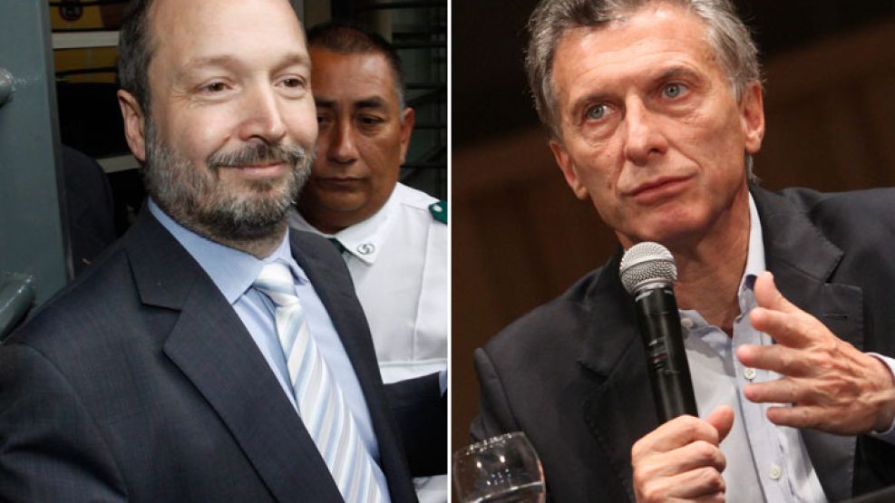 Izquierda: Martín Sabbatella. Derecha: Mauricio Macri.