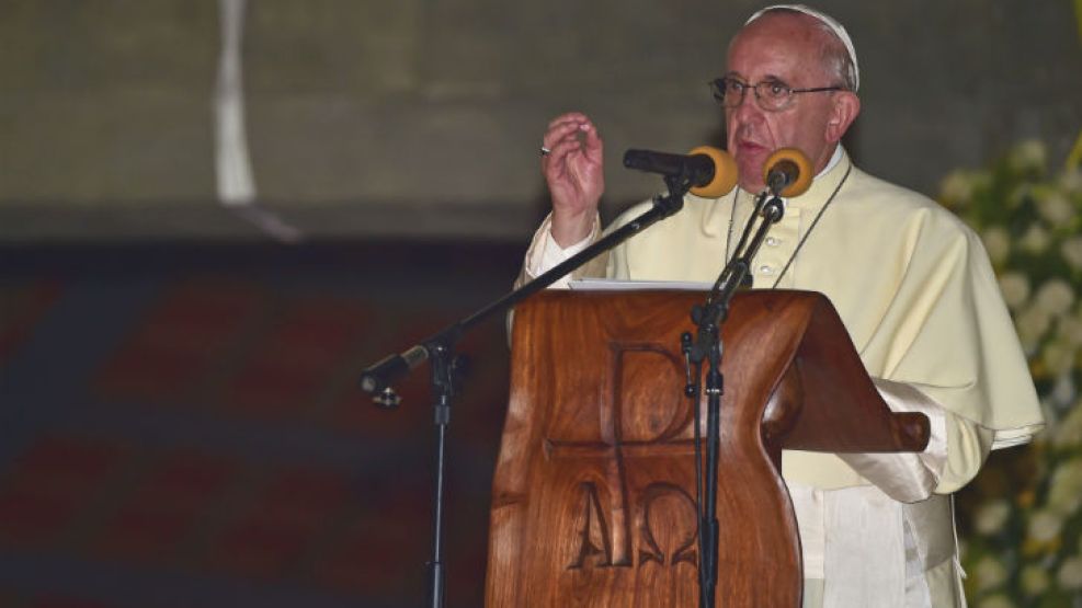 "Nuestro mundo, inmerso en guerras, violencia y diversas formas de injusticia, está siendo testigo de movimientos de población sin precedentes", remarcó el Papa.