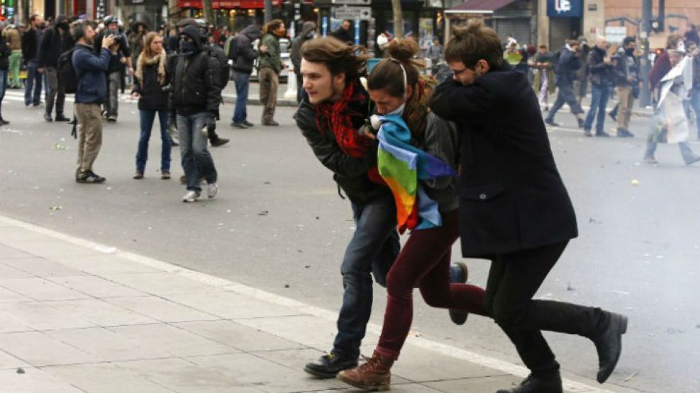 Policía reprimió una manifestación en París. 