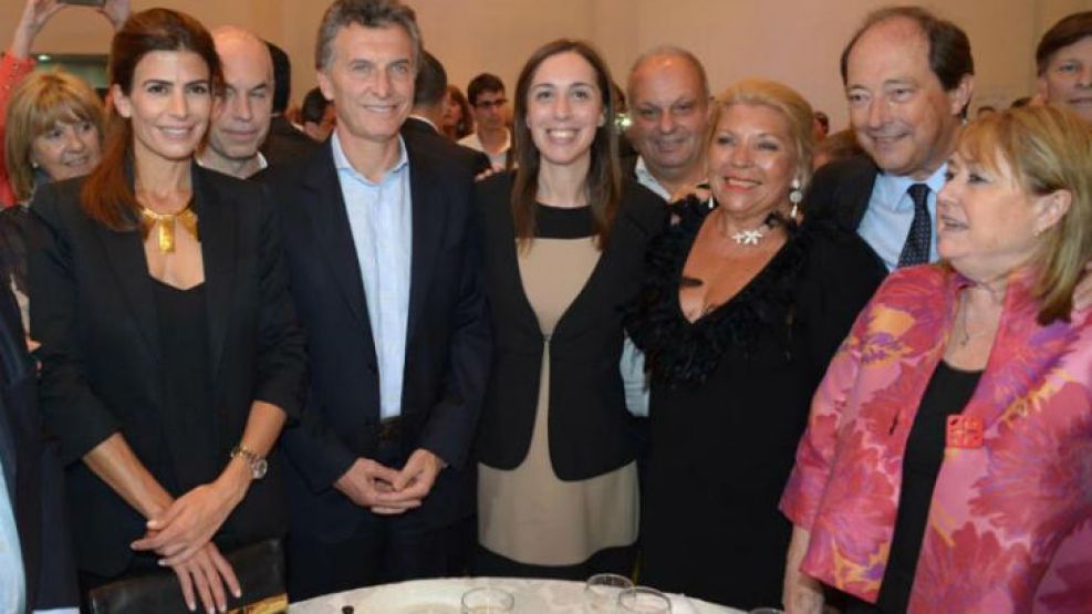 Macri, Carrió y Sanz juntos tras el triunfo presidencial.