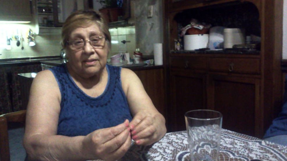Carmen Reyes (75), nacida en La Rioja, enfermera, de origen humilde y peronista aunque “no kirchnerista”.