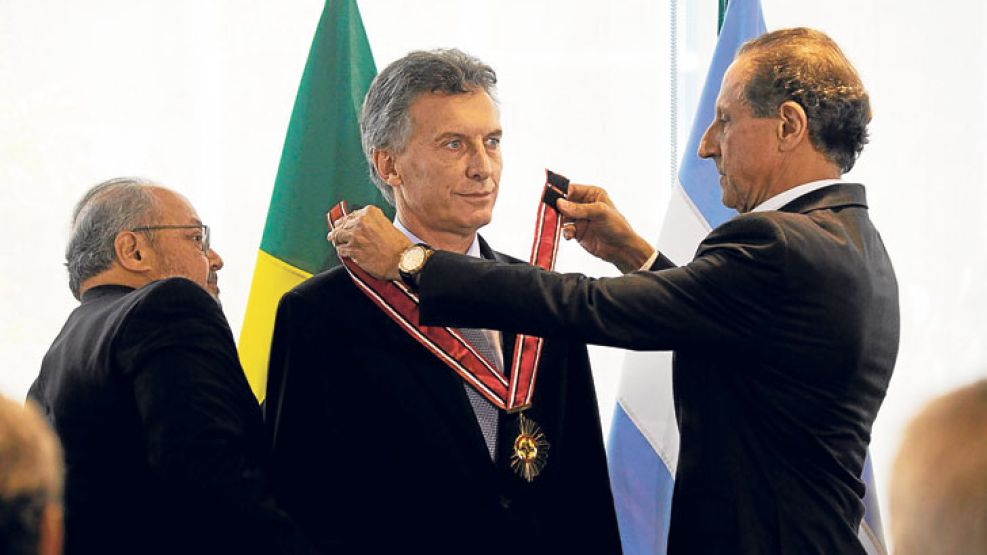 Condecoracion. Recibió la Gran Cruz de la Orden del Mérito Industrial de San Pablo. 