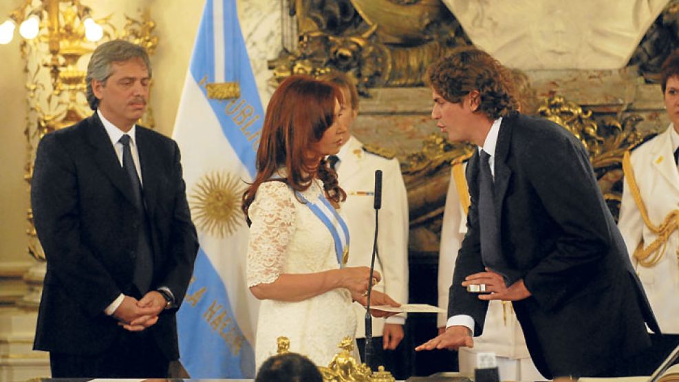Jura. A los 36 años había llegado a ser el ministro de Economía más joven de la historia argentina y entusiasmó a Washington, quien lo consideró "un excelente representante de Argentina". Pero apenas 