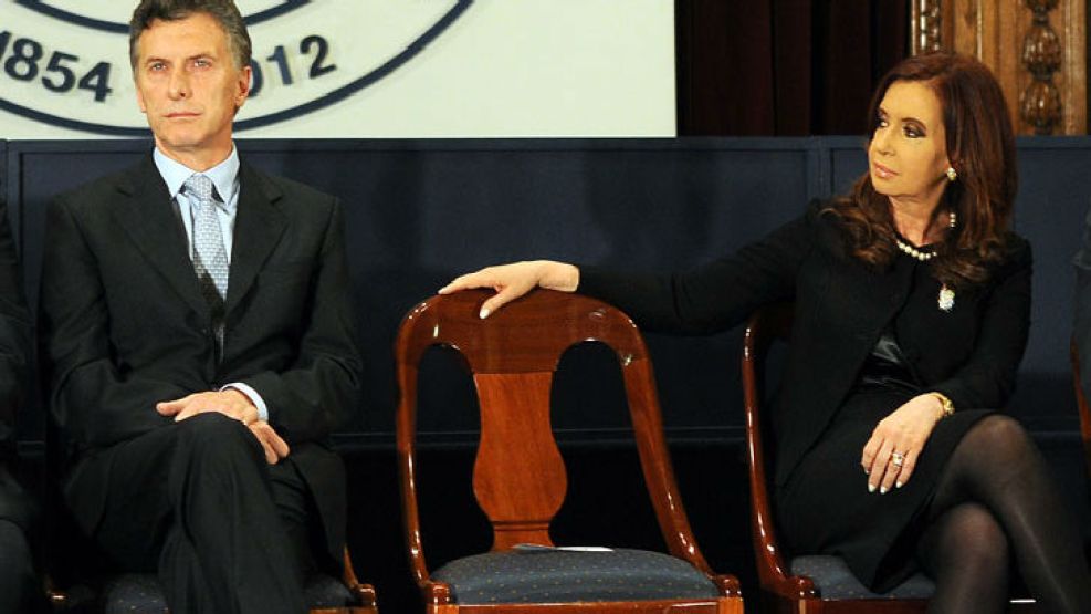 Macri llamó a la Presidenta para informarle que el traspaso de mando se hará en Casa Rosada.