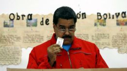 Nicolás Maduro al emitir su voto.