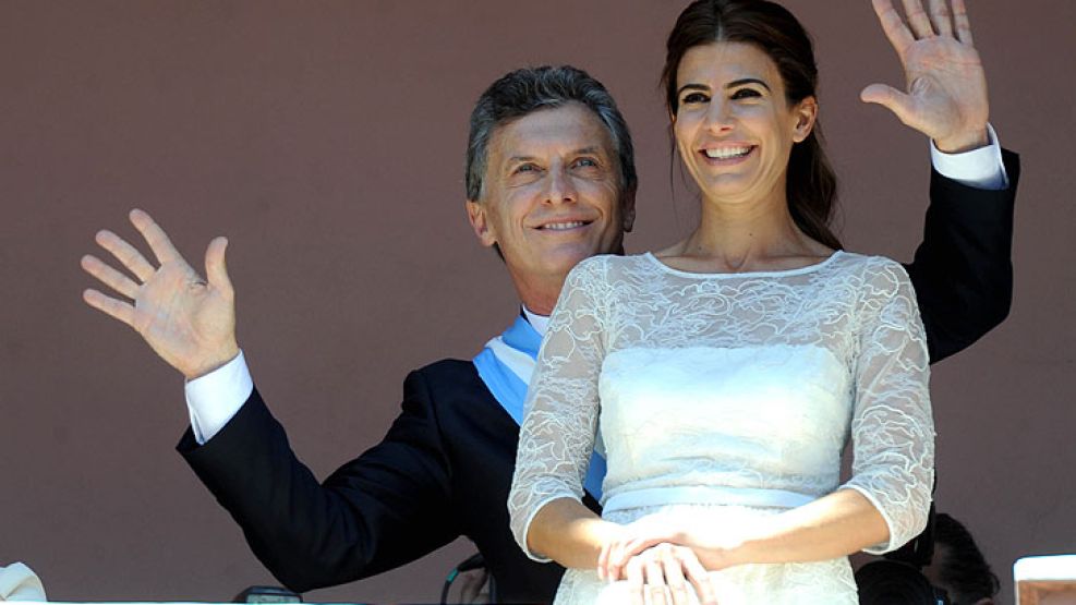Macri realizó su primer baile presidencial en el balcón de la Casa Rosada