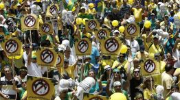 Miles de personas se manifestaron contra el gobienro en Brasil.