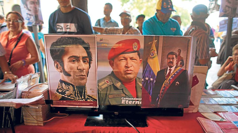 Tres. Bolívar, Chávez y Maduro, a la venta en las calles.