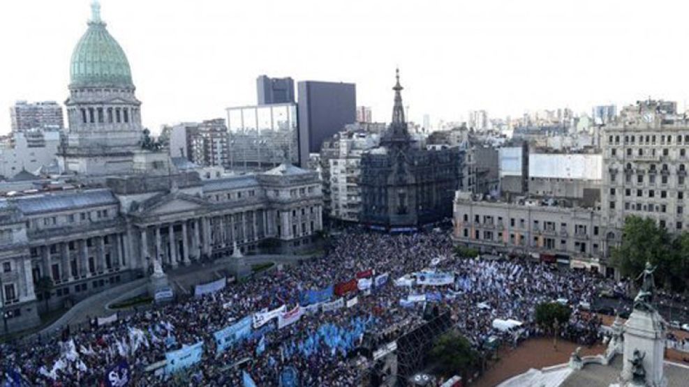 Marcha frente al Congreso Nacional por la Ley de Medios