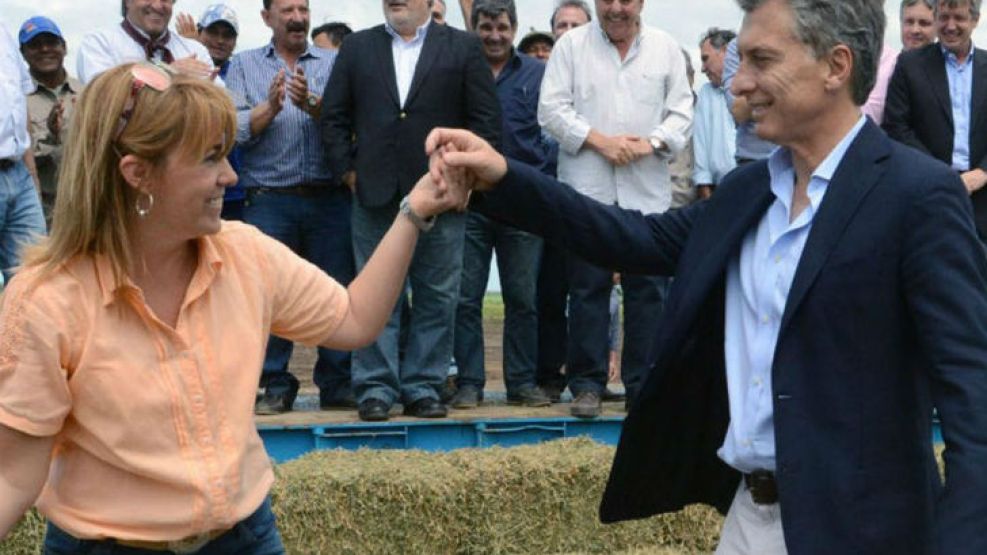 El presidente Mauricio Macri bailó chamamé en Corrientes.