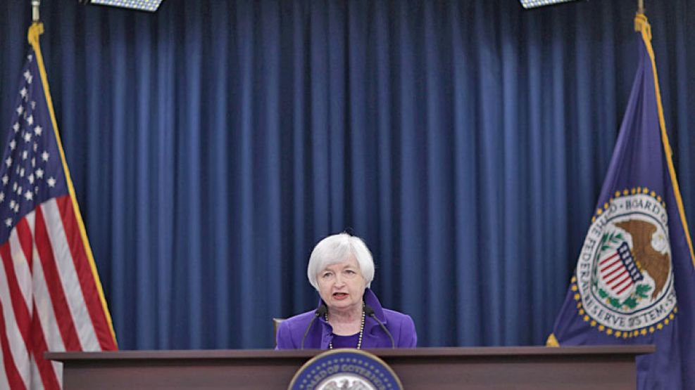 YELLEN. La jefa de la Fed subió las tasas por primera vez en años, el día que Prat-Gay levantó el cepo.