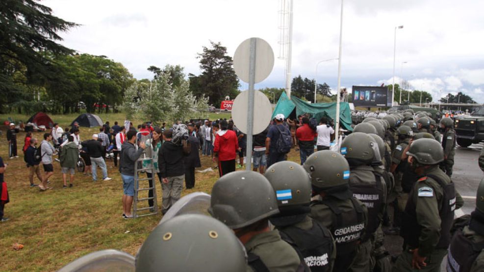 Tensión en la Ricchieri: incidentes entre manifestantes y la Gendamería