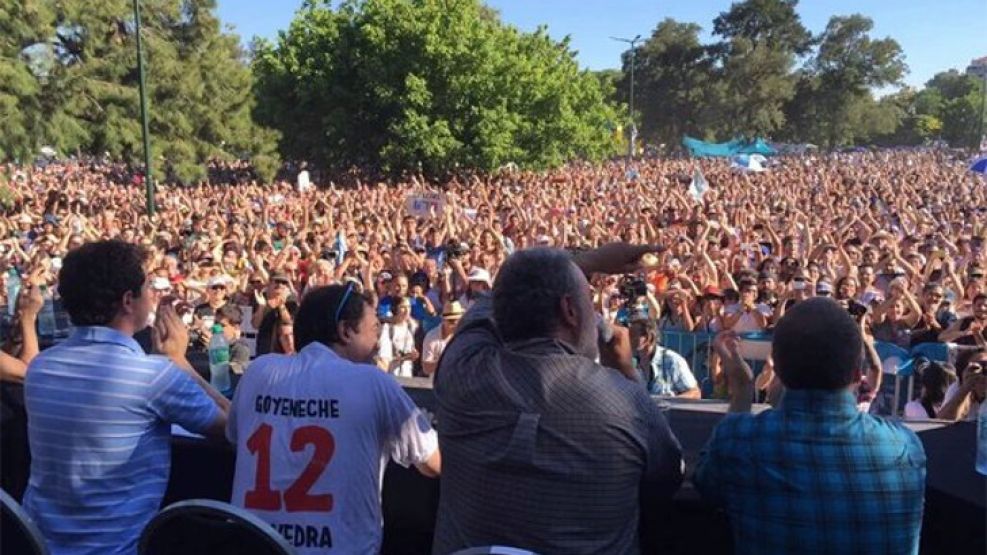 Cientos de militantes fueron a Parque Saavedra para ver a los panelistas de 678.