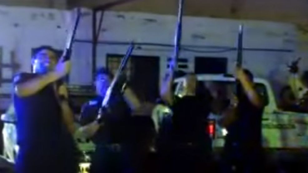 Mendoza: policías celebraron Nochebuena a los tiros y los sancionaron