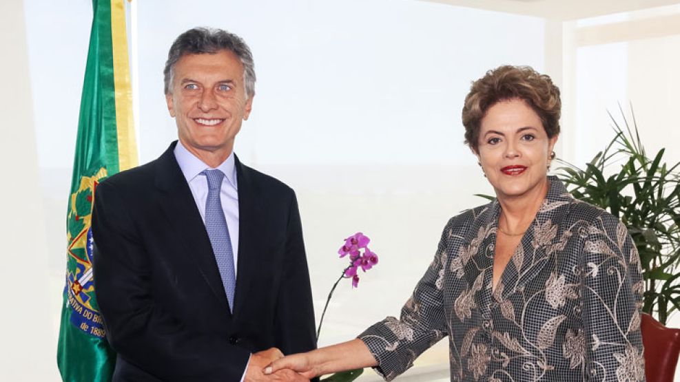 PRIMER VIAJE. Macri, junto a Dilma en su primera excursión por el exterior, antes de asumir.
