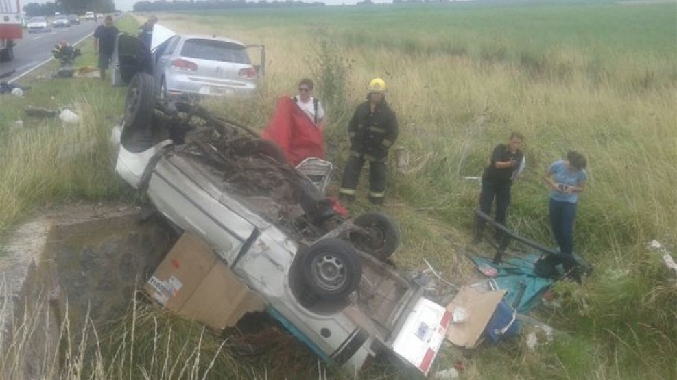 La camioneta Saveiro que impactó contra el automóvil en el que viajaba Cañón.