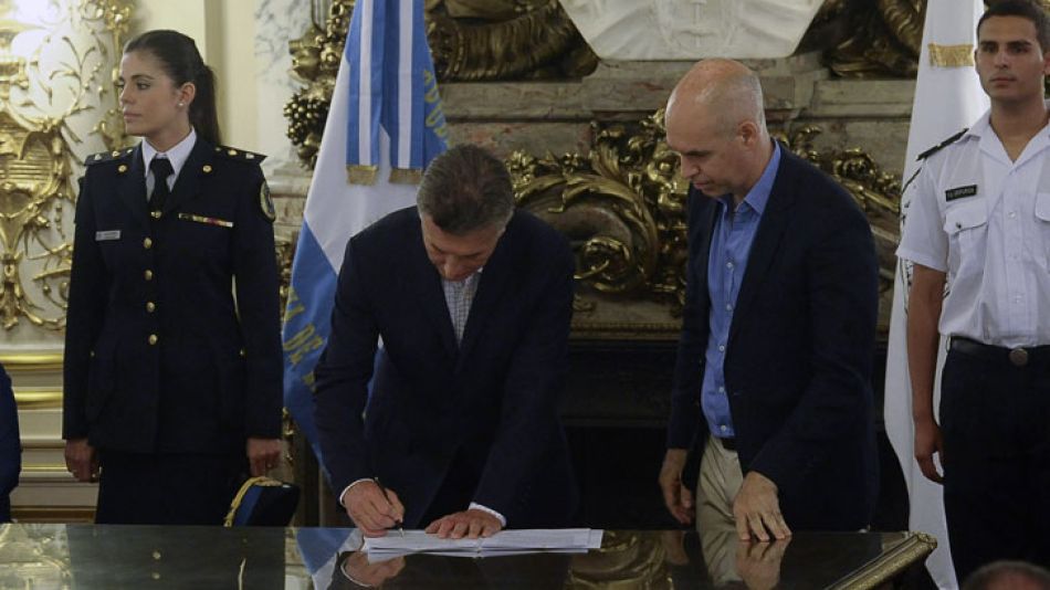 Macri y Rodríguez Larreta firmaron el traspaso de la Policía Federal a la Ciudad.