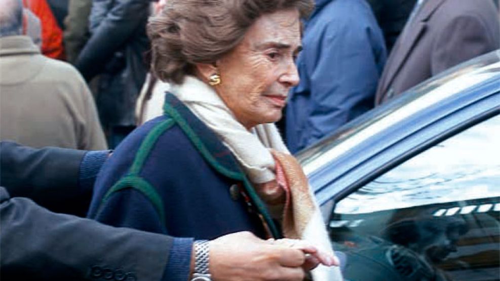 María Lorenza Barrenechea Iriarte, viuda del expresidente Raúl Alfonsín, falleció hoy a los 89 años. 