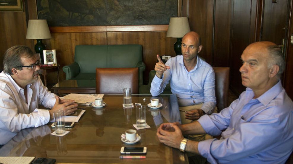 Guillermo Dietrich junto al intendente de Lanús, Néstor Grindetti. 